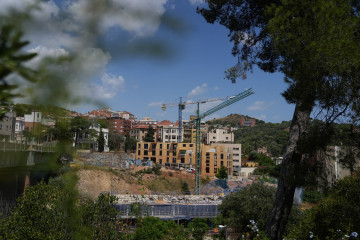 Archivo - Construcción de un edificio sostenible en Vallcarca, a 31 de julio de 2025, en Barcelona, Catalunya (España).