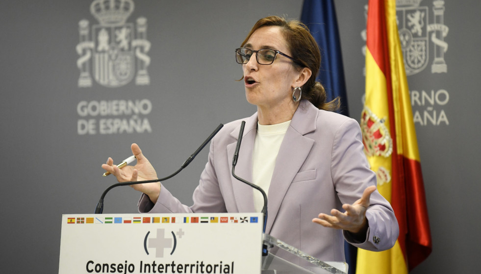 Archivo - La ministra de Sanidad, Mónica García, durante una rueda de prensa tras el pleno del Consejo Internacional del Sistema Nacional de Salud (CISNS), en la sede del Ministerio de Sanidad, a 11