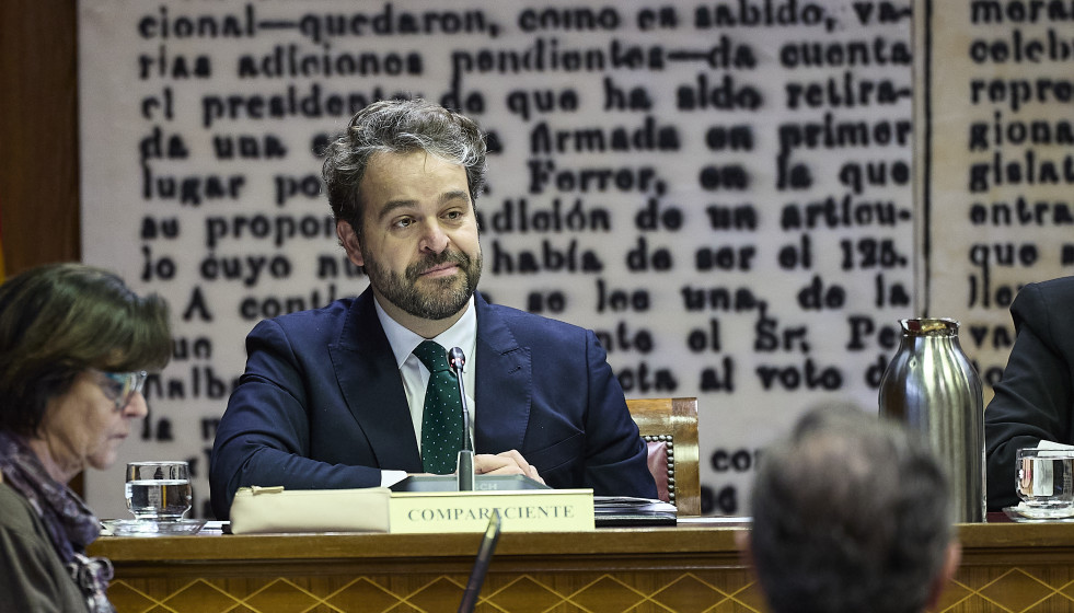El secretario de Política Municipal y adjunto a la Secretaría de Organización del PSOE, Juanfran Serrano, en la comisión de investigación del Senado sobre el 'caso Koldo'.