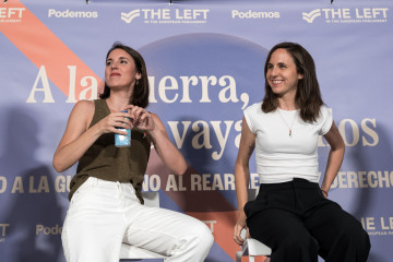 Archivo - La eurodiputada de Podemos Irene Montero (i), y la secretaria general de la formación morada, Ione Belarra (d), durante el acto en el Espacio Próxima Estación, a 19 de junio de 2025, en M