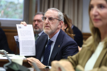 Archivo - El secretario general del Grupo Socialista en el Senado, Alfonso Gil, durante la Comisión de Investigación sobre el 'caso Koldo', en el Senado, a 30 de octubre de 2025, en Madrid (España)