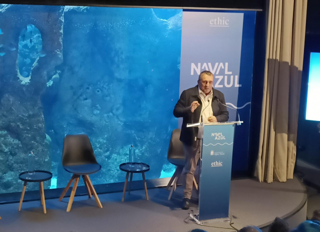 El director adjunto de la fábrica de Indra en Gijón, Julio García Bernardo, interviene en  la jornada 'Naval Azul, la nueva puerta al Atlántico', celebrada en este día en el Bioparc Acuario de Gijón.