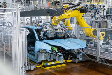 Archivo - Porsche ensambla el Macan número un millón en la planta de montaje de Leipzig.