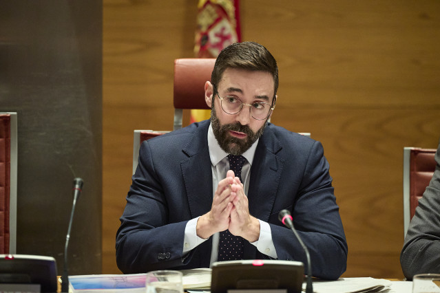 El secretario de Estado de Energía, Joan Groizard Payeras, comparece ante la Comisión de Investigación sobre el apagón, en el Senado, a 4 de diciembre de 2025, en Madrid (España). Groizard comparece para informar sobre los objetivos de la política energét