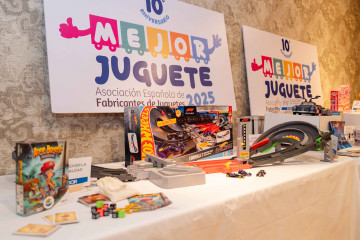 Cartel de la Asociación Española de Fabricantes de Juguetes (AEFJ).