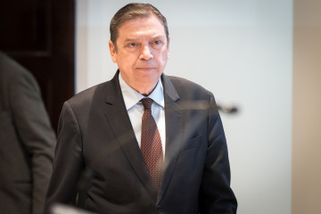 El ministro de Agricultura, Pesca y Alimentación, Luis Planas, ofrece una rueda de prensa tras la detección de seis casos de peste porcina africana en animales silvestres, en la sede del ministerio,