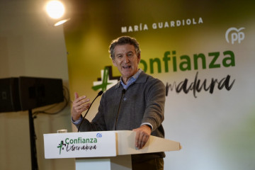 El presidente del Partido Popular, Alberto Núñez Feijóo, durante un mitin del PP, a 4 de diciembre de 2025, en Don Benito, Badajoz, Extremadura (España). El mitin se enmarca dentro de la precampa