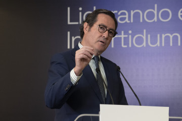 El presidente de CEOE, Antonio Garamendi, durante la apertura de la cumbre empresarial 'Liderando en incertidumbre', en el Gran Hotel Lakua
