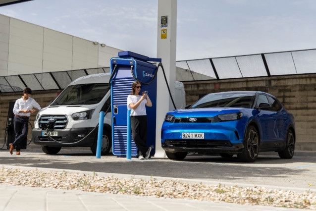 Ford España y Zunder se alían para ofrecer ventajas exclusivas a los conductores de coches eléctricos