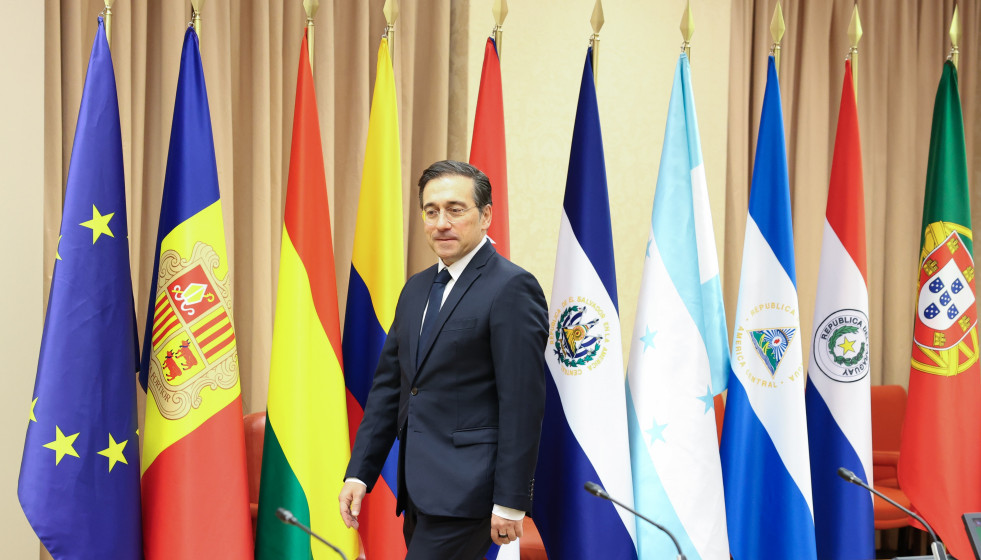 El ministro de Asuntos Exteriores, Unión Europea, Cooperación, José Manuel Albares, durante la recepción preparatoria del XII Foro Parlamentario Iberoamericano, en el Congreso de los Diputados