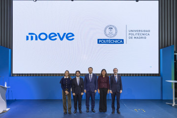 Los directivos de Moeve junto a miembros de la Universidad Politécnica de Madrid tras el acuerdo para crear la Cátedra de Innovación en Moléculas Verdes.