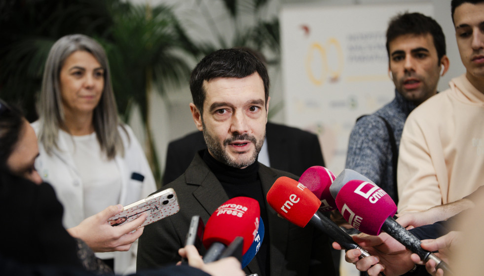 El ministro de Derechos Sociales, Consumo y Agenda 2030, Pablo Bustinduy, visita el Hospital Nacional de Parapléjicos.