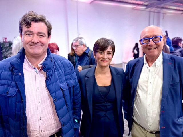 Equipo directivo de Genivs con la ministra de Vivienda, Isabel Rodríguez.