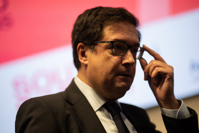 Archivo - El ministro para la Transformación Digital y de la Función Pública, Óscar López, clausura una jornada sobre competitividad e innovación, en el campus Google for Startups, a 4 de octubre de 2024, en Madrid (España). La jornada, organizada por Sou