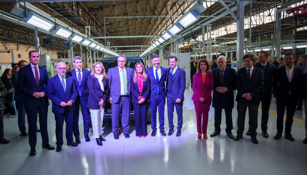 Autoridades y responsables de Santana Factory en la presentación de la planta.