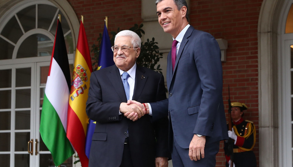Archivo - El presidente de Palestina, Mahmoud Abbas y el jefe del Ejecutivo, Pedro Sánchez, en una reunión en Moncloa en septiembre de 2024.