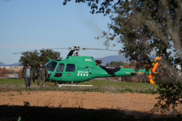 Helicóptero en el centro de Torreferrussa en las zonas restringidas por la cuarentena ante la peste porcina africana, a 5 de diciembre de 2025, en Barberà del Vallès, Barcelona, Cataluña (España)