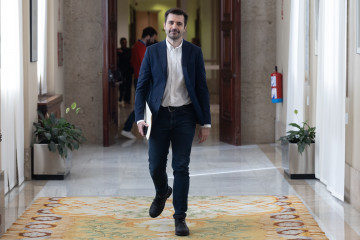 El diputado y portavoz adjunto de Podemos, Javier Sánchez Serna, a su llegada a la Junta de Portavoces en el Congreso de los Diputados, a 11 de noviembre de 2025, en Madrid (España).