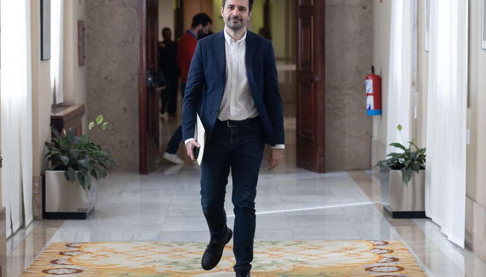El diputado y portavoz adjunto de Podemos, Javier Sánchez Serna, a su llegada a la Junta de Portavoces en el Congreso de los Diputados, a 11 de noviembre de 2025, en Madrid (España).