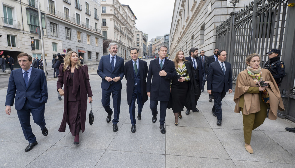 El alcalde de Madrid, José Luis Martínez Almeida, el presidente de Aragón, Jorge Azcón, el presidente de la Junta de Andalucía, Juanma Moreno, el presidente del PP, Alberto Núñez Feijóo, la po