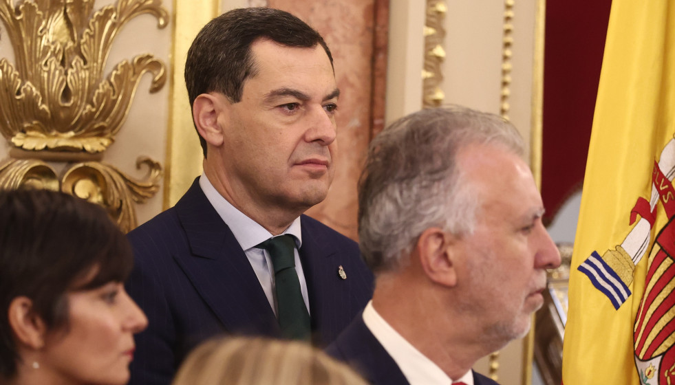El presidente de la Junta de Andalucía, Juanma Moreno, durante el acto institucional por el Día de la Constitución, en el Congreso de los Diputados, a 6 de diciembre de 2025, en Madrid (España).