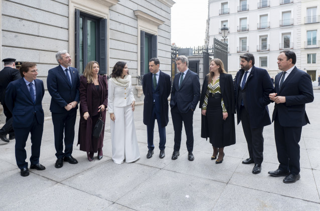 El alcalde de Madrid, José Luis Martínez Almeida, el presidente de Aragón, Jorge Azcón, la presidenta de la Comunidad de Madrid, Isabel Díaz Ayuso, el presidente de la Junta de Andalucía, Juanma Moreno y  el presidente del PP, Alberto Núñez Feijóo.