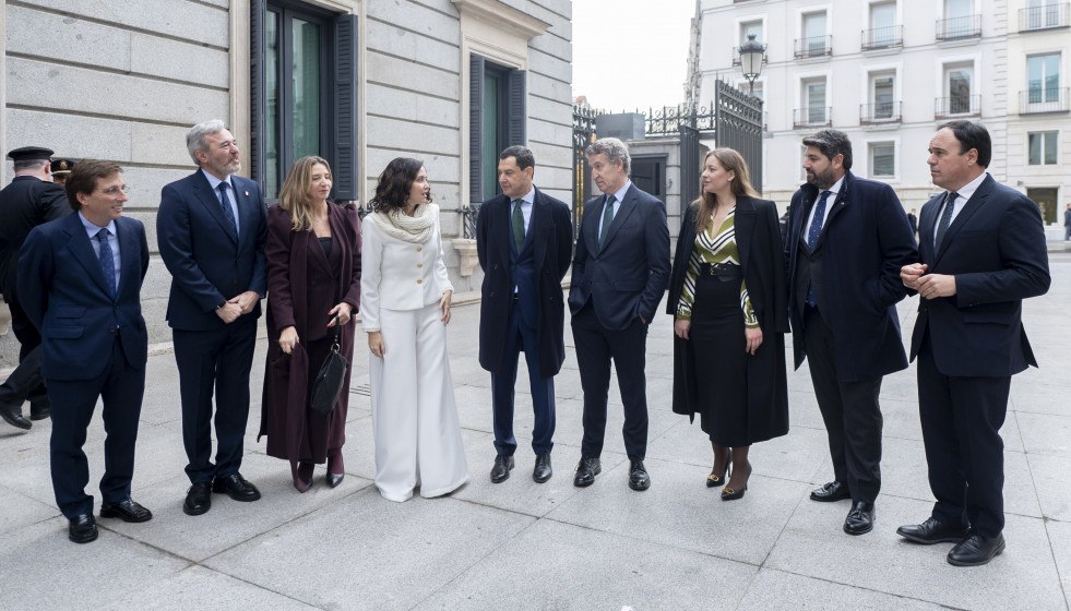 El alcalde de Madrid, José Luis Martínez Almeida, el presidente de Aragón, Jorge Azcón, la presidenta de la Comunidad de Madrid, Isabel Díaz Ayuso, el presidente de la Junta de Andalucía, Juanma