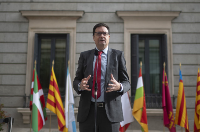 El ministro para la Transformación Digital, Óscar López, tras el acto institucional por el Día de la Constitución, en el Congreso