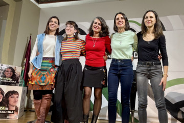 Irene Montero, Ione Belarra e Irene de Miguel, en un acto electoral en Plasencia