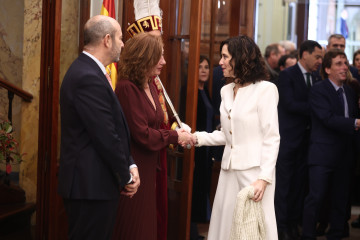 El presidente del Senado, Pedro Rollán, y la presidenta del Congreso, Francina Armengol, saludan a la presidenta de la Comunidad de Madrid, Isabel Díaz Ayuso, durante el acto institucional por el D