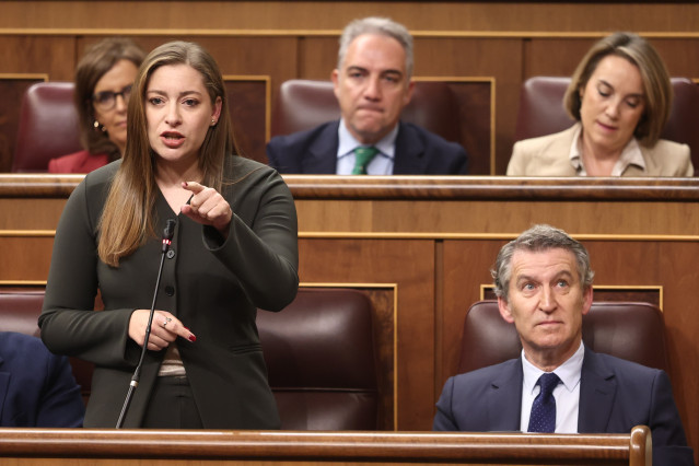 La portavoz del PP en el Congreso, Ester Muñoz, interviene durante una sesión de control al Gobierno, en el Congreso de los Diputados, a 26 de noviembre de 2025, en Madrid (España).