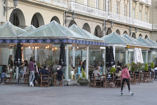 Archivo - Terrazas de bares de A Coruña