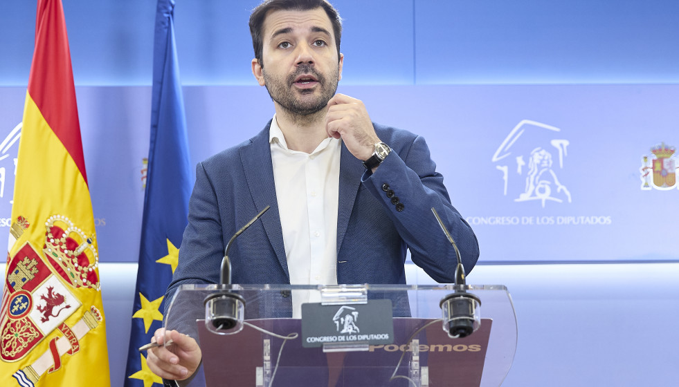 Archivo - El diputado del Grupo Mixto Javier Sánchez Serna durante una rueda de prensa anterior a la reunión de la junta de portavoces, en el Congreso de los Diputados, a 9 de septiembre de 2025, en