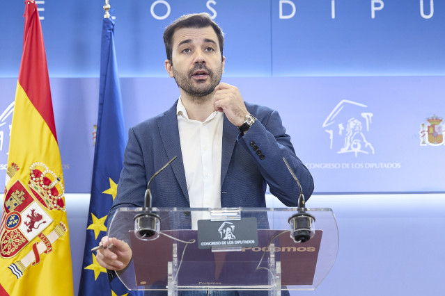 Archivo - El diputado del Grupo Mixto Javier Sánchez Serna durante una rueda de prensa anterior a la reunión de la junta de portavoces, en el Congreso de los Diputados, a 9 de septiembre de 2025, en Madrid (España).