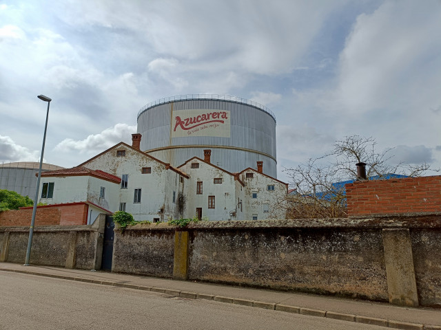 Archivo - Planta de Azucarera de La Bañeza (León).
