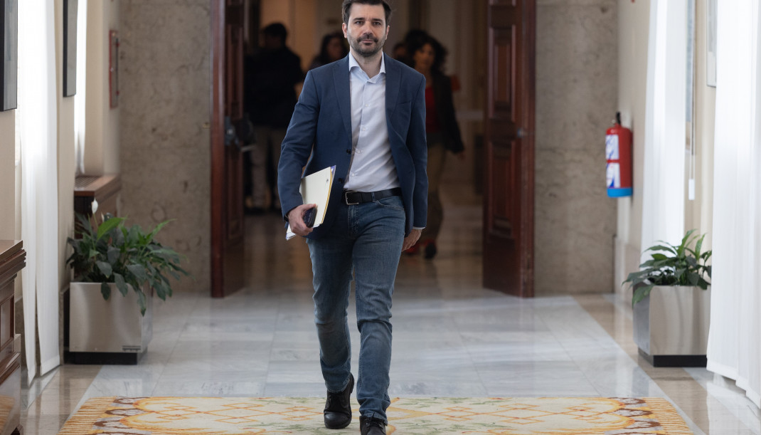 El diputado y portavoz adjunto de Podemos, Javier Sánchez Serna, a su llegada a la Junta de Portavoces del Congreso de los Diputados, a 9 de diciembre de 2025, en Madrid (España).