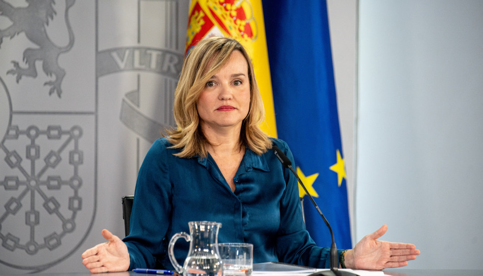 La ministra de Educación, Formación Profesional y Deportes y portavoz del Gobierno, Pilar Alegría, durante una rueda de prensa tras el Consejo de Ministros, en el Complejo de la Moncloa, a 2 de dic