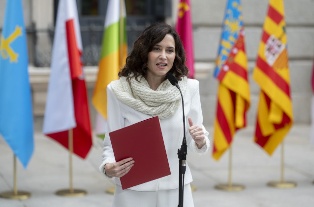La presidenta de la Comunidad de Madrid, Isabel Díaz Ayuso, tras el acto de izado solemne de la Bandera Nacional con motivo del Día de la Constitución, en el Congreso de los Diputados, a 6 de diciembre de 2025, en Madrid (España).