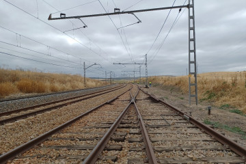 Archivo - Las vías del tren cerca de la estación de Pedro Abad, en la provincia de Córdoba.