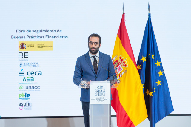 Archivo - El ministro de Economía, Comercio y Empresa, Carlos Cuerpo, ofrece una rueda de prensa, en la sede del Ministerio, a 15 de julio de 2024, en Madrid (España).
