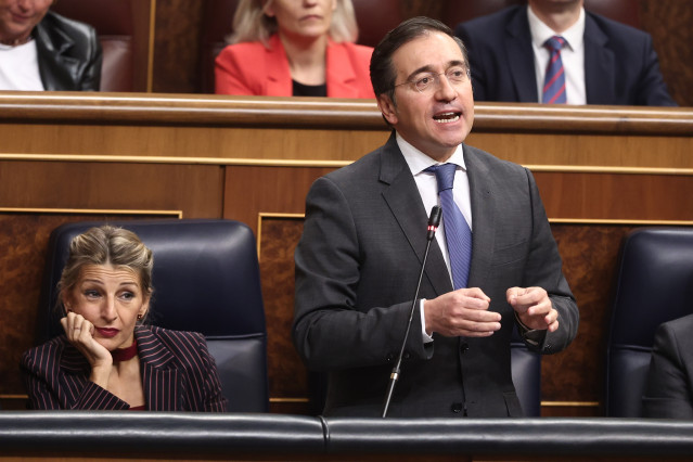 El ministro de Asuntos Exteriores, Cooperación y Unión Europea, José Manuel Albares, interviene durante una sesión de control al Gobierno, en el Congreso de los Diputados, a 10 de diciembre de 2025