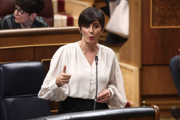 La ministra de Vivienda y Agenda Urbana, Isabel Rodríguez, interviene durante la sesión de control al Gobierno en el Congreso de los Diputados
