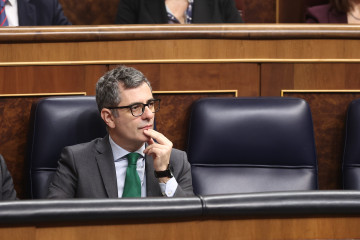 El ministro de la Presidencia, Justicia y Relaciones con las Cortes, Félix Bolaños, durante una sesión de control al Gobierno, en el Congreso de los Diputados, a 10 de diciembre de 2025, en Madrid 