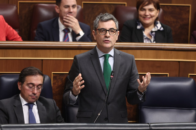 El ministro de la Presidencia, Justicia y Relaciones con las Cortes, Félix Bolaños, interviene durante una sesión de control al Gobierno, en el Congreso de los Diputados, a 10 de diciembre de 2025, en Madrid (España).