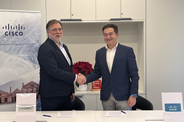 El ceo de Cellnex España, Alfonso Álvarez (I), y del director general de Cisco para España y Portugal, Andreu Casamitjana (D)