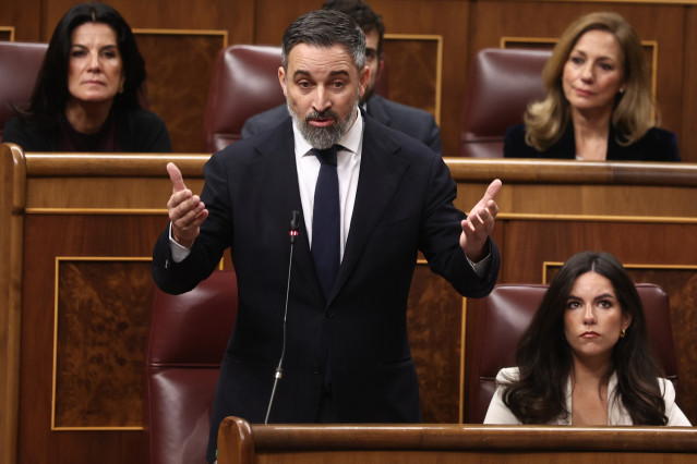 El presidente de Vox, Santiago Abascal, interviene durante una sesión de control al Gobierno, en el Congreso de los Diputados, a 10 de diciembre de 2025, en Madrid (España).