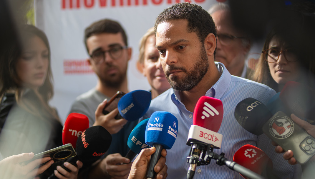 Archivo - El secretario general de VOX, Ignacio Garriga, hablando a los medios.