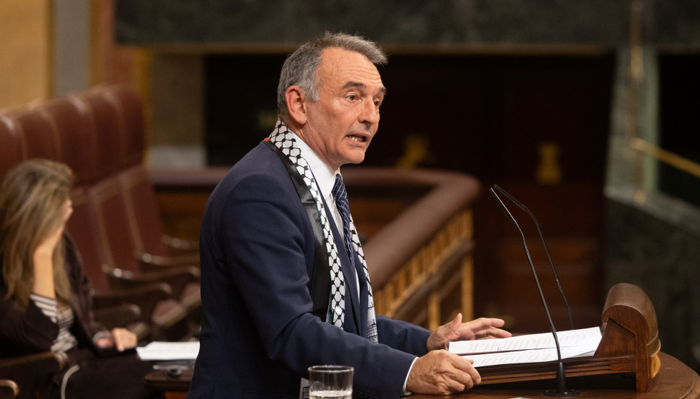 Archivo - El diputado de Sumar Enrique Santiago interviene durante una sesión plenaria, en el Congreso de los Diputados, a 7 de octubre de 2025, en Madrid (España).