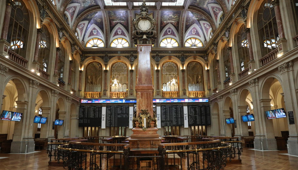 Archivo - Interior del Palacio de la Bolsa, a 22 de abril de 2022, en Madrid (España).