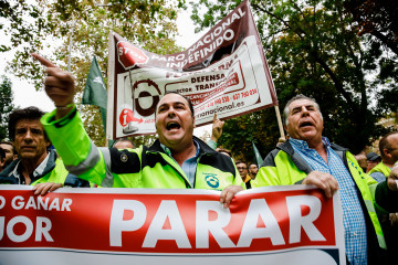 Archivo - El presidente de la Plataforma para la Defensa del Sector del Transporte de mercancías por Carretera, Manuel Hernández, participa en la manifestación de transportistas, a 14 de noviembre 